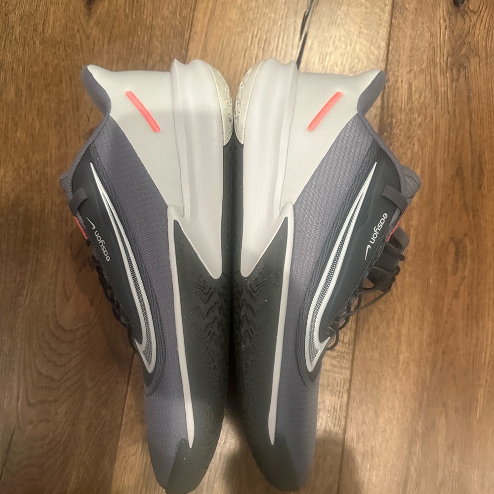 Nike - Picture 4 of 14